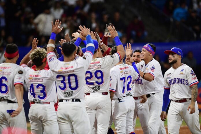 Tiburones presentó nuevo equipo para la temporada 2023-2024