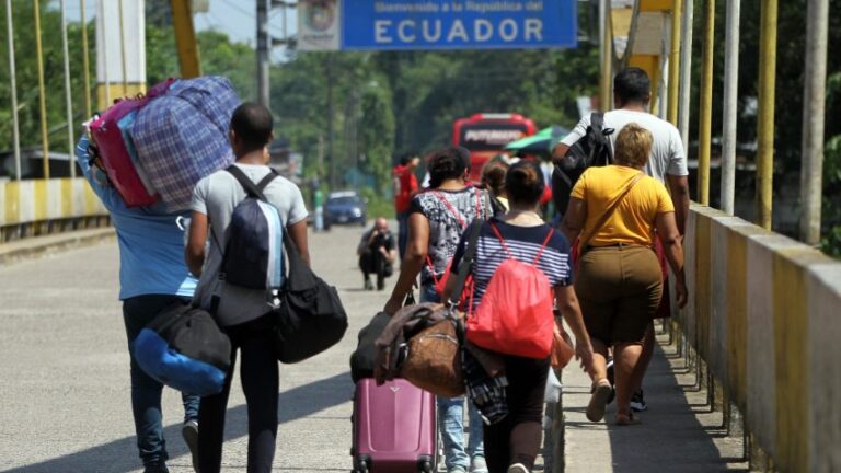 Activista siente incertidumbre en las políticas migratorias de Ecuador