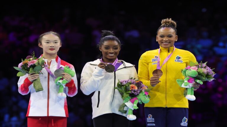 Simone Biles alcanzó los 23 oros mundiales