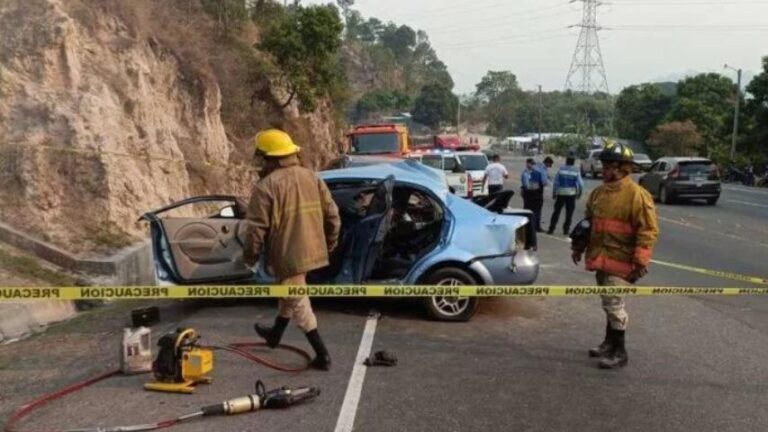 Al menos tres muertos y cinco lesionados al volcar un vehículo en Honduras