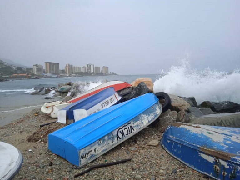 Playas El Yate, Alí Babá, Sheraton y Camurí Chico las más afectadas por mar de fondo en La Guaira