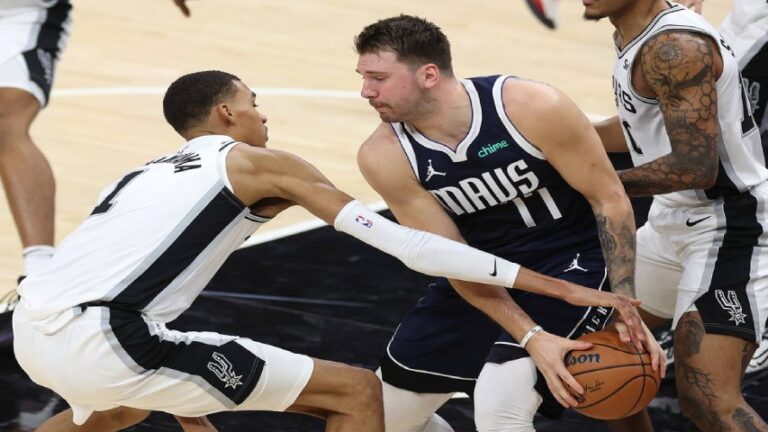 Wembanyama no tuvo un buen debut ante Doncic