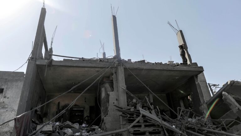 Hamás anuncia la muerte de unos 50 rehenes por los bombardeos israelíes sobre Gaza