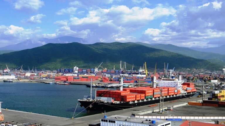 Empresarios esperan llegada de barcos a Puerto Cabello de cara a la navidad