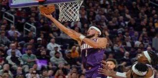 Booker guió a Phoenix en el inicio de la temporada