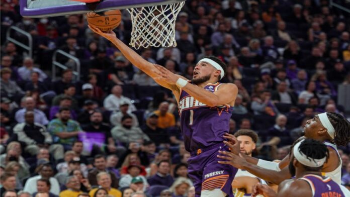 Booker guió a Phoenix en el inicio de la temporada