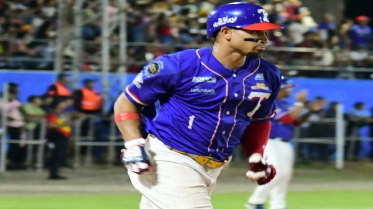 Tiburones se aprovechó del naufragio de la nave