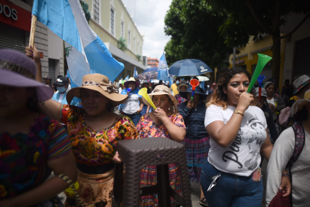 Bloqueos y la crisis política en Guatemala frenan el flujo migratorio en México