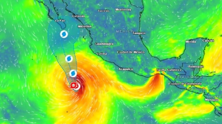 México prevé un doble golpe del huracán Norma al norte del país