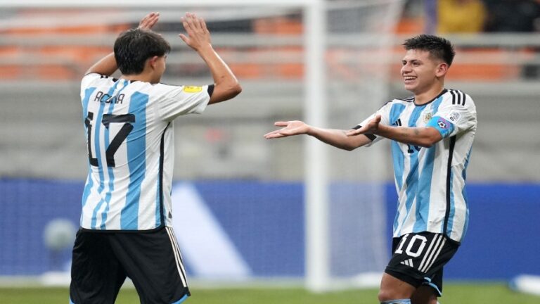 Argentina goleó a Brasil y mantiene su sueño a las semifinales