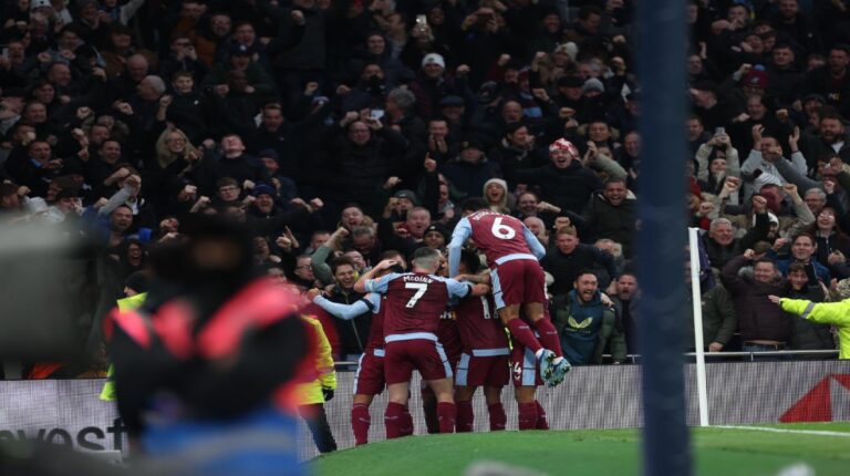 Aston Villa se metió en la pelea por la Premier League