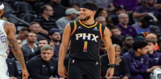 Booker lideró a Phoenix en su regreso