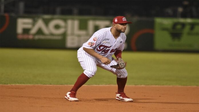 Carlos Rivero pasa a Tiburones