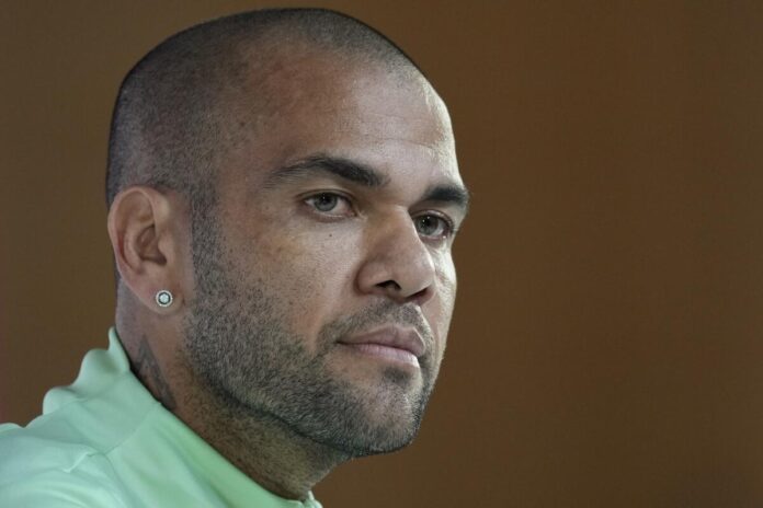 Deniegan libertad provisional a Dani Alves por riesgo de fuga