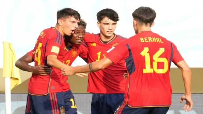 España certificó el liderato del Grupo B
