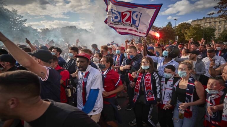 Hinchas del PSG y Milan protagonizaron pelea