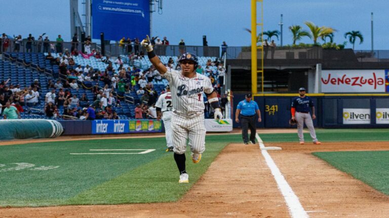 Leones del Caracas se mantiene invicto ante Tigres de Aragua