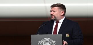 Manchester United informó la salida de su presidente ejecutivo
