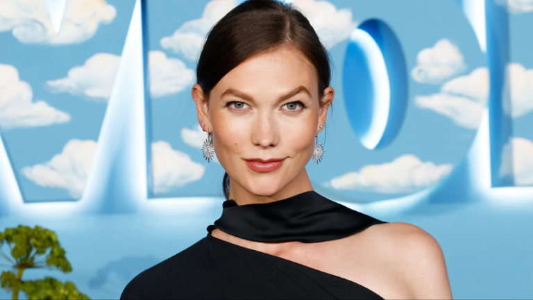 La modelo Karlie Kloss compró la revista i-D
