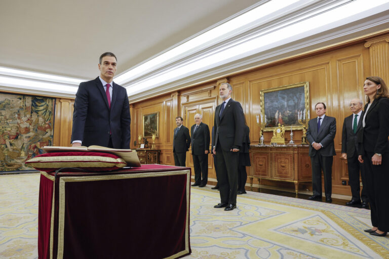 Pedro Sánchez promete su cargo de presidente ante el rey y la Constitución española