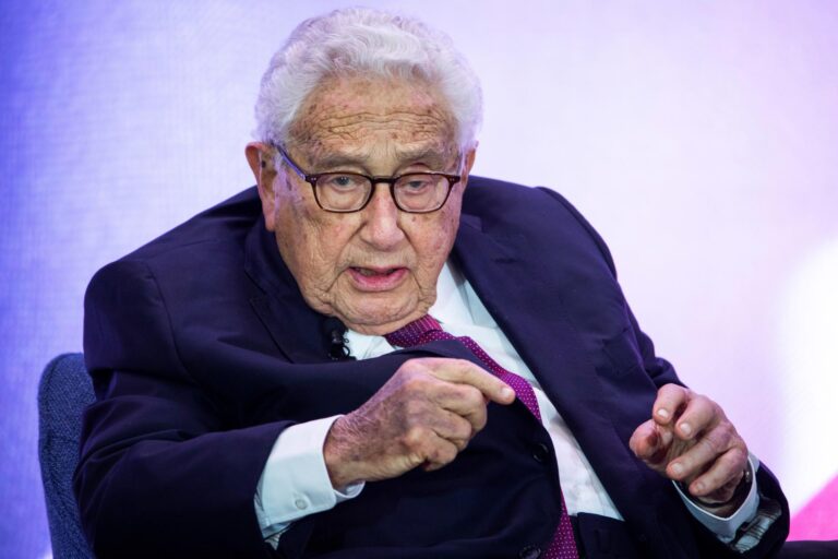 Murió Kissinger a los 100 años
