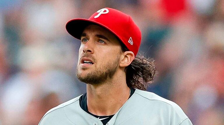 Filis pactan por siete temporadas con el diestro Aaron Nola