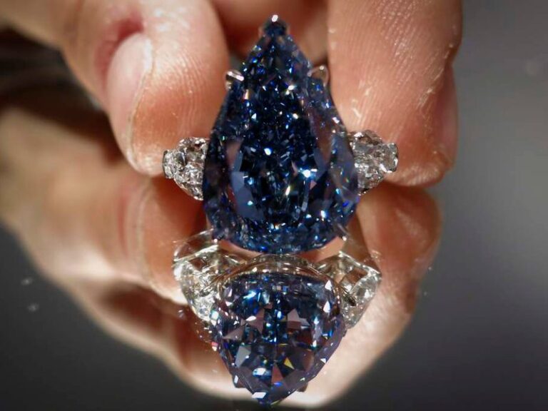 Christie’s subastó el «Blue Royal», la joya más cara de 2023