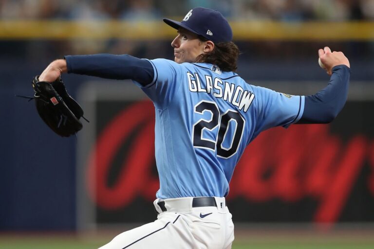 Dodgers logran acuerdo con el lanzador Tyler Glasnow por 135 millones de dólares