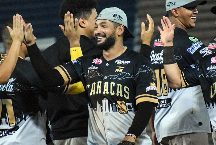 Leones del Caracas mantiene su dominio sobre Magallanes