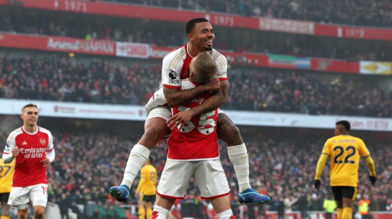 Arsenal cumplió y continúa liderando la Premier League