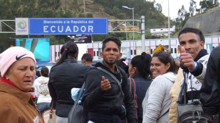 Ecuador decreta amnistía migratoria y regularización para venezolanos
