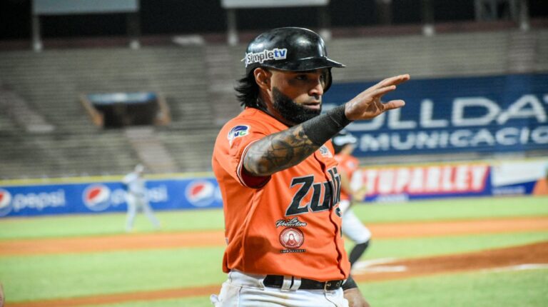 Águilas pintó de blanco a Leones para cortarle la racha positiva