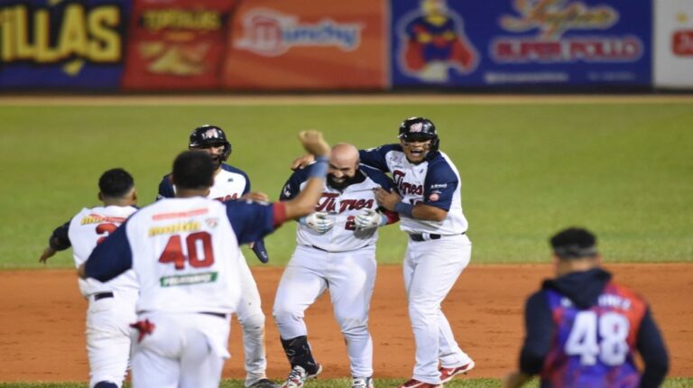 Sandy León se convirtió en el héroe de Tigres de Aragua