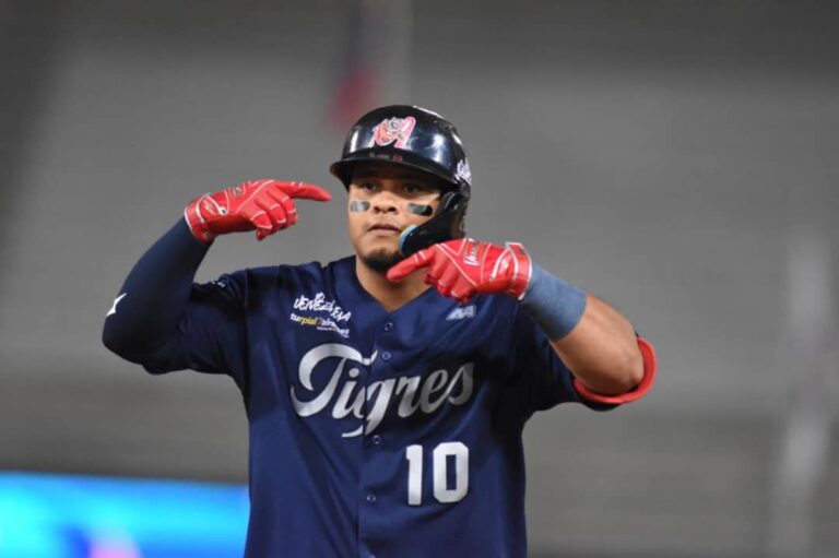 Tigres sigue inspirado y dominó en el nido de Cardenales