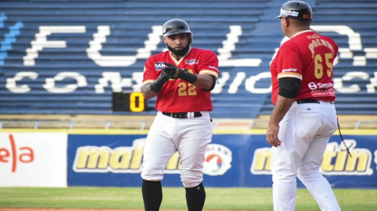 Águilas dejó en el terreno a Tiburones para cortarle su racha