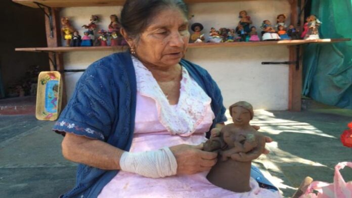 Josefina Aguilar, la artesana que deslumbra en esta navidad