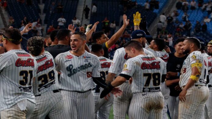 Leones del Caracas 2023 Leones dejó en el terreno de Cardenales