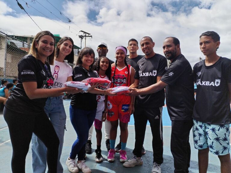 Jugadoras de la Liga Maxba de Baloncesto recibieron donación de uniformes