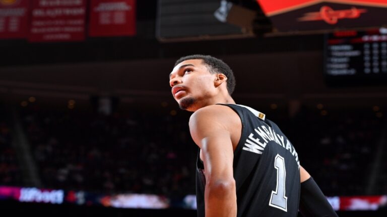 Spurs y Pistons suman nueva racha derrota