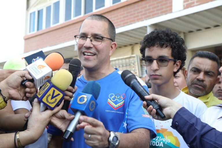 Arreaza asegura que referendo dará mensaje a comunidad internacional