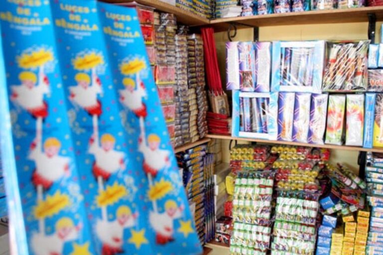Instan a supervisar a menores de edad en el uso de fuegos artificiales