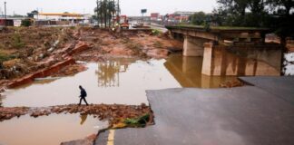 Suben a 21 los muertos confirmados por inundaciones en una ciudad del este de Sudáfrica / Imagen referencial