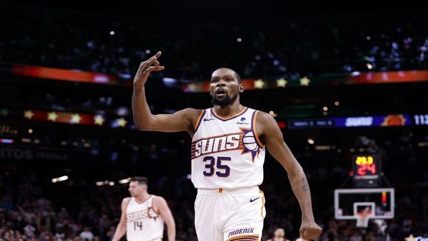 Durant alcanzó los 28.000 puntos en la NBA