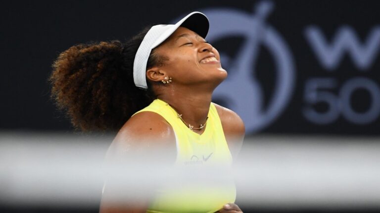 Naomi Osaka regresó a las canchas con victoria