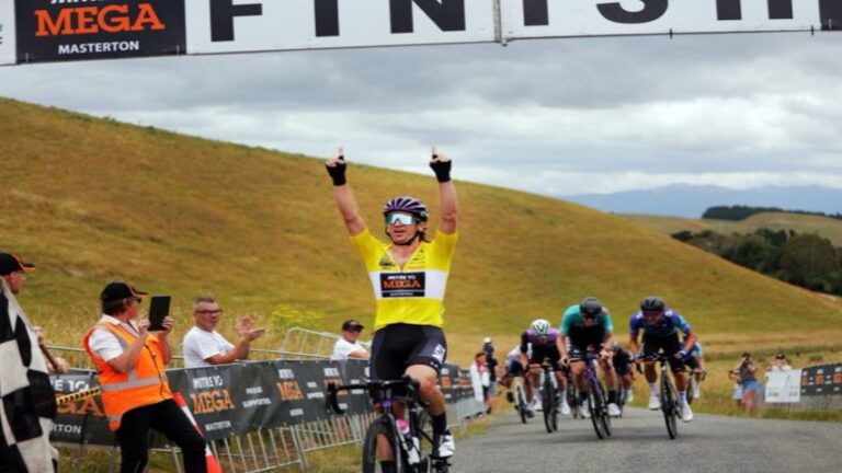 Aaron Gate se mantiene el liderato en Nueva Zelanda