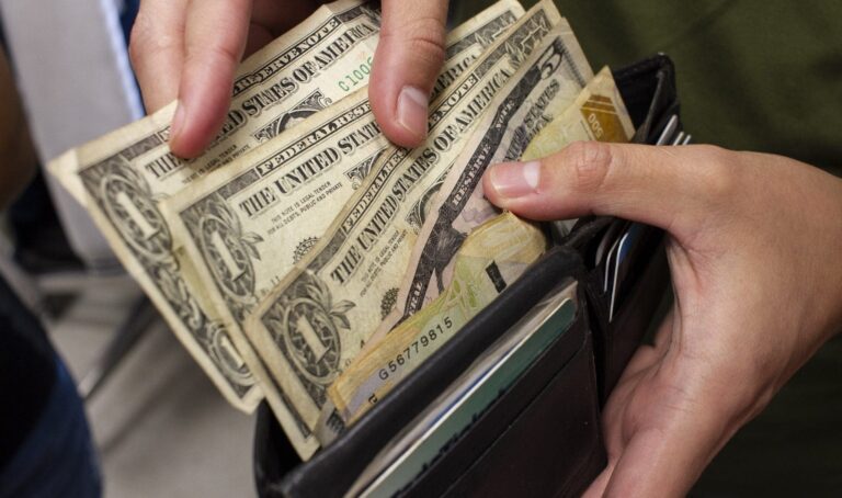 Dólar se cotiza en Bs. 93,04 