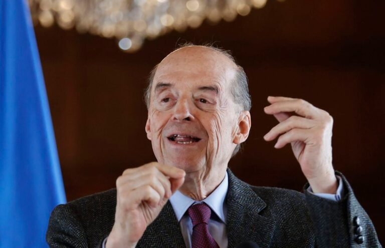 Procuraduría suspende al canciller Álvaro Leyva por contrato de pasaportes