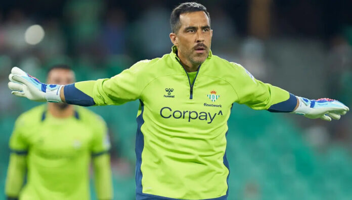 Claudio Bravo reaparece en los entrenamientos del Betis