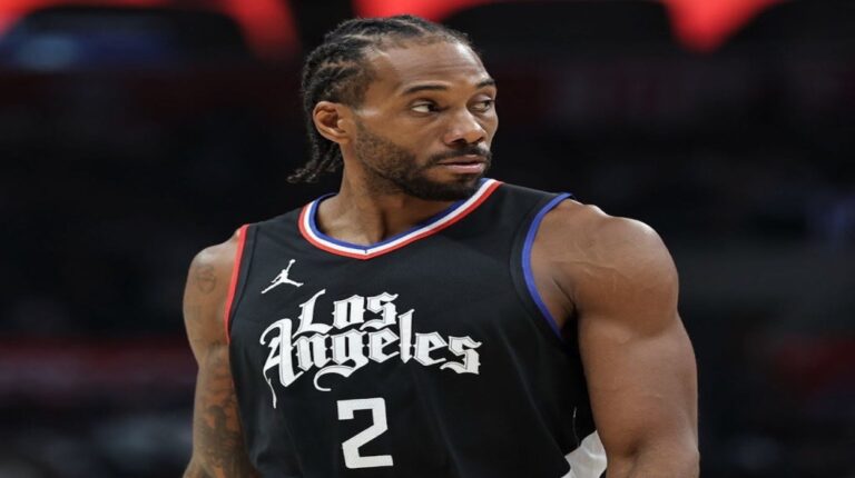 Kawhi Leonard renovó por tres años más con Clippers