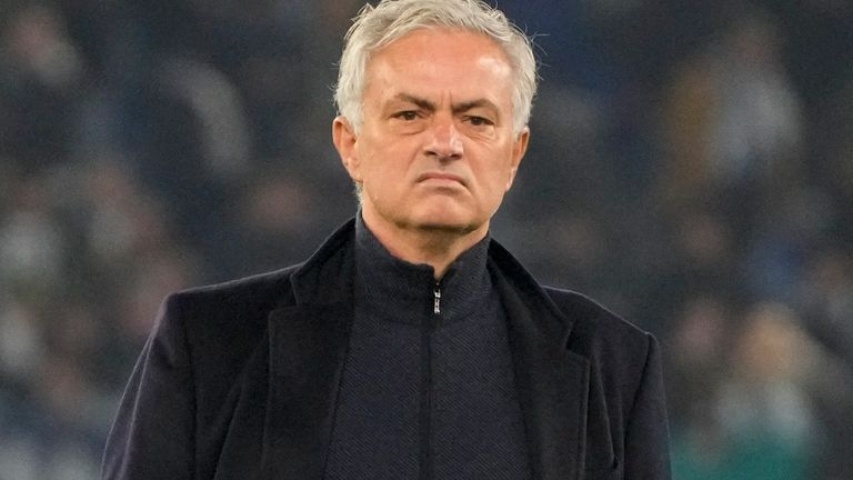 Roma anunció el despido de José Mourinho